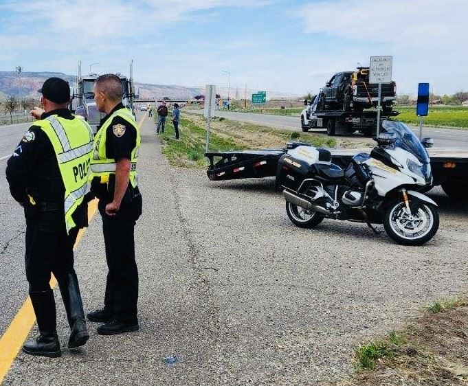 Photo of officers at a crash off of I-70 and 24 Rd